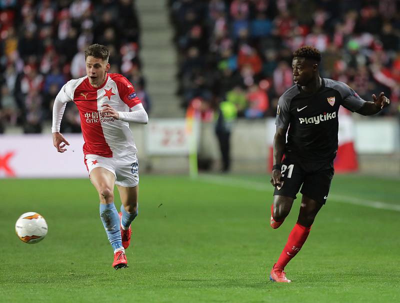 Zápas fotbalové Evropské ligy  SK Slavia Praha - Sevilla FC v Edenu.