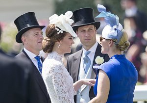 Princ William s Kate a Zara Tindall s manželem Mikem