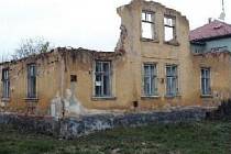 zchátralý a opuštěný dům hyzdí ulici Gudrichovu v Kylesovicích