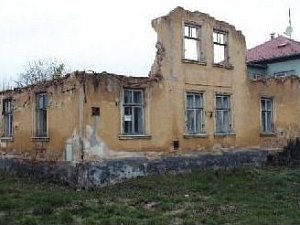 zchátralý a opuštěný dům hyzdí ulici Gudrichovu v Kylesovicích