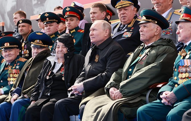 Ruský prezident Vladimir Putin na přehlídce při příležitosti Dne vítězství, 9. 5. 2022 na Rudém náměstí v Moskvě