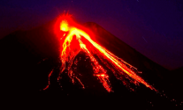 Sopka Etna na italské Sicílii se probudila k životu.