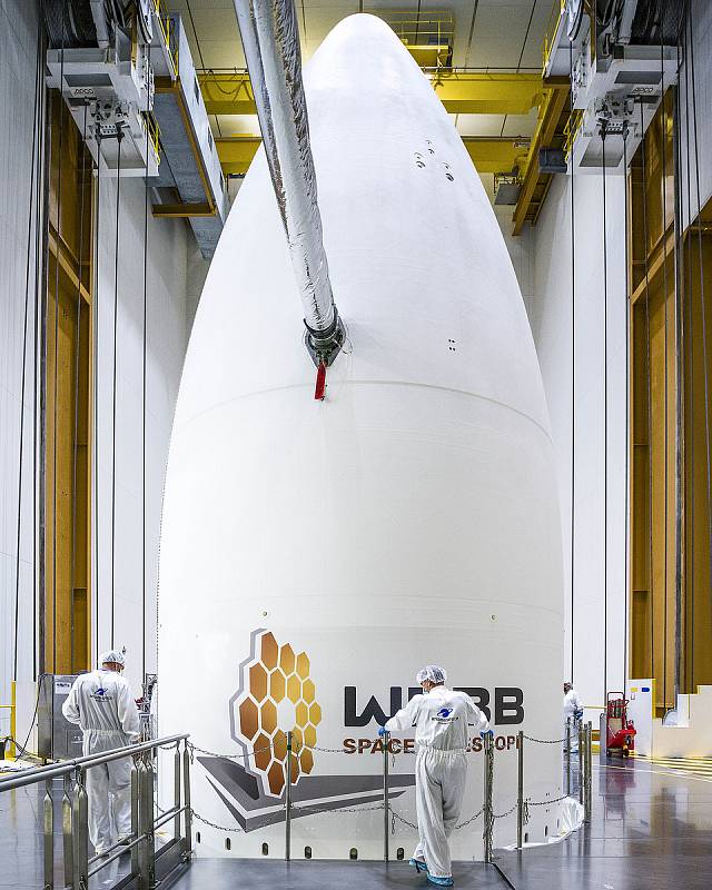 Přípravy na start Webbova teleskopu na raketě Ariane 5 z Francouzské Guyany.