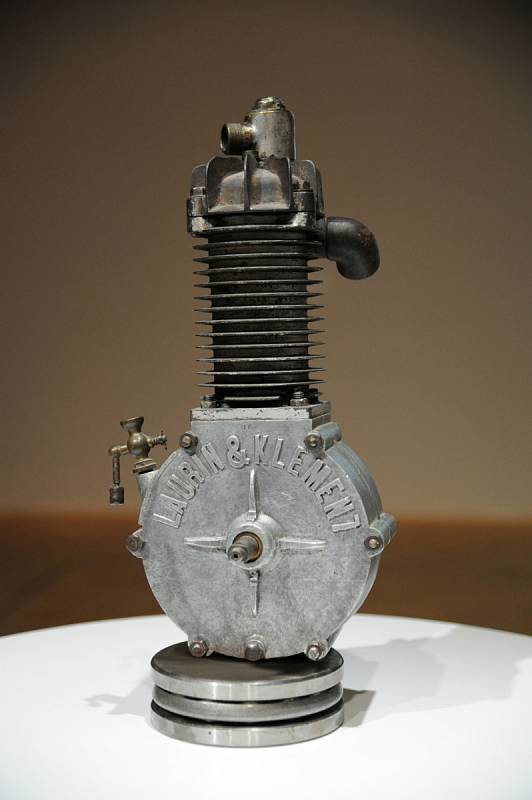 Historicky první motor z roku 1899