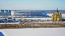 Stadion Nižnij Novgorod (Nižnij Novgorod, 44 899 diváků). Tato aréna je situována na místě zvaném Strelka, kde se stékají řeky Volha a Oka. Její design je inspirován přírodními živly vodou a větrem. Také tento stánek byl postaven speciálně pro šampionát.