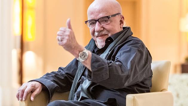 Spisovatel Paolo Coelho vystoupil na tiskové konferenci 18. března v Praze.