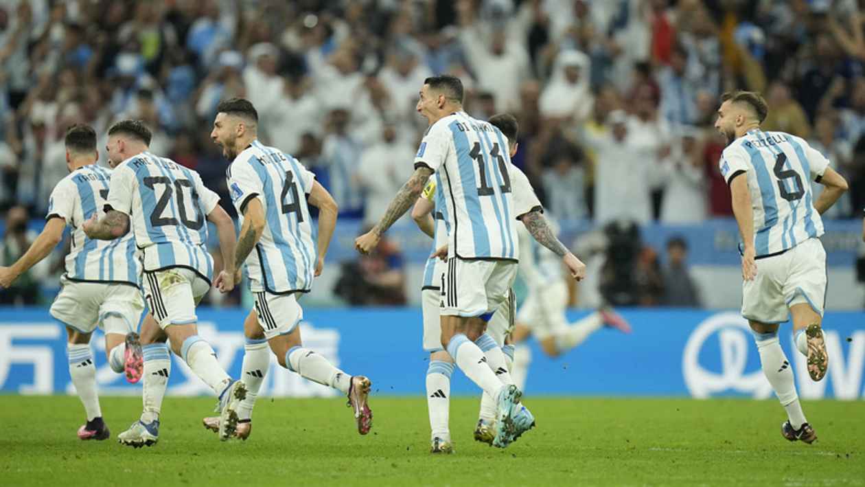Argentina udolala Nizozemce na penalty. O finále si to rozdá s Chorvatskem