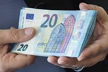 Eurobankovky - ilustrační foto