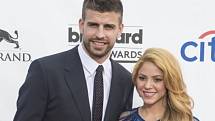 Zpěvačka Shakira a její partner obránce Španělska Gerard Piqué.