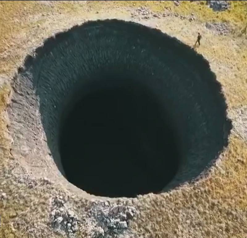 Obří kráter na sibiřském poloostrově Jamal