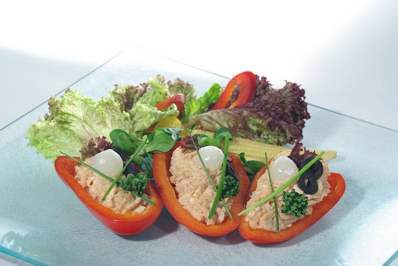Na slavnostní stůl: paprika plněná salátem nebo Robi pěnou