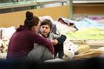 Děti v uprchlickém centru po masivním útoku Ruska na Ukrajinu.