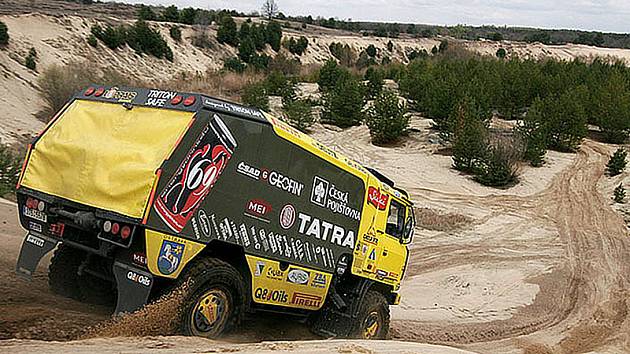 Loprais Tatra Team testoval svůj vůz pro Středoevropskou rallye. Tým si vybral tradiční písčitý terén - vojenský prostor Záhorie u slovenské Senice.