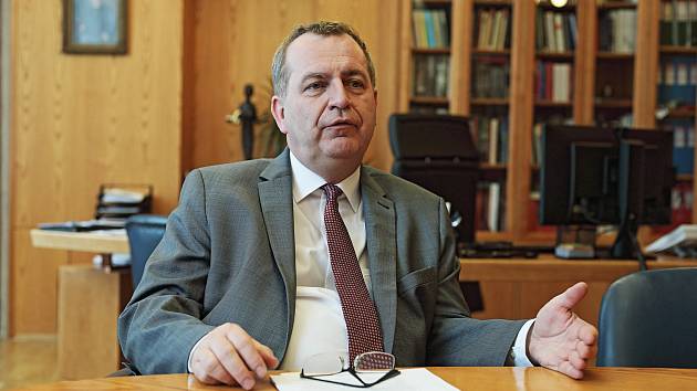 Rektor Univerzity Karlovy Tomáš Zima je členem konzilia, které posoudí zdravotní stav prezidenta Miloše Zemana.
