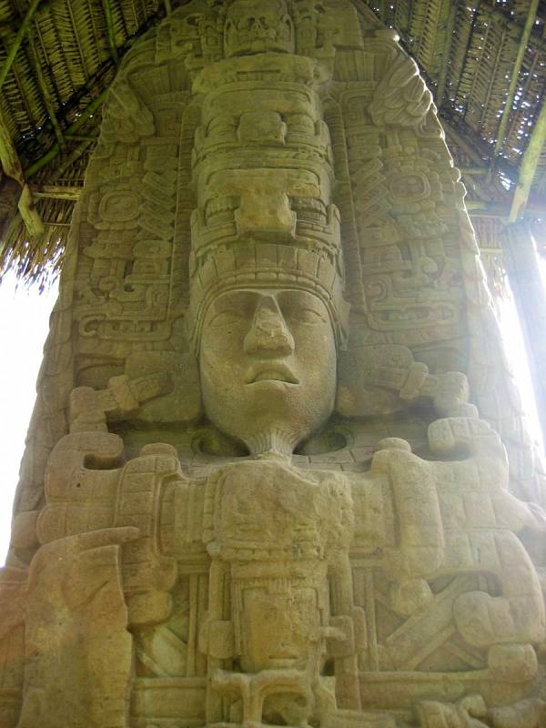 Mayská stéla z města Quirigua v dnešní Guatemale