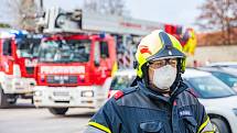 Rakouští hasiči během koronavirové pandemie