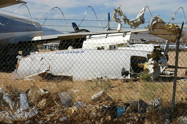 Letoun N13067 DC-10, jehož odpadlá součástka vyvolala katastrofu Concordu v Paříži v roce 2000, byl o 12 let později sešrotován v kalifornské Mojavě