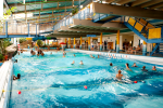 Velký bazén s vlnobitím v aquaparku AquaMarien