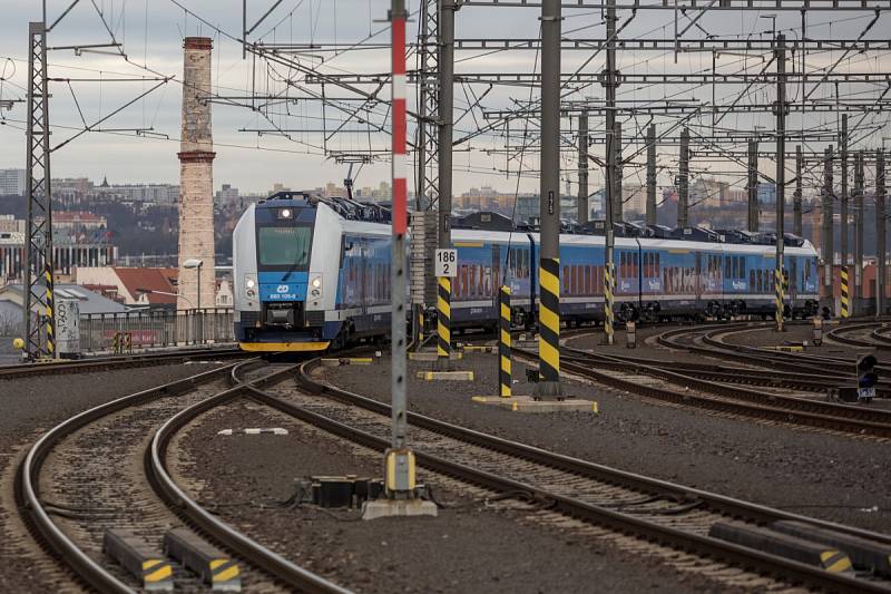 Ve středu 27. ledna vyjela na rychlíkovou linku Brno-Česká Třebová-Praha první nová vlaková jednotka InterPanter. Snímek je z pražského Hlavního nádraží. 