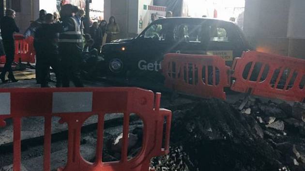 V okrsku Covent Garden v Londýně najelo auto taxislužby do lidí