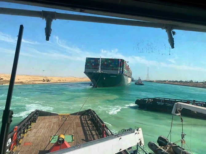 Kontejnerovou loď Ever Given, která téměř týden blokovala Suezský průplav, se 29. března 2021 podařilo uvolnit