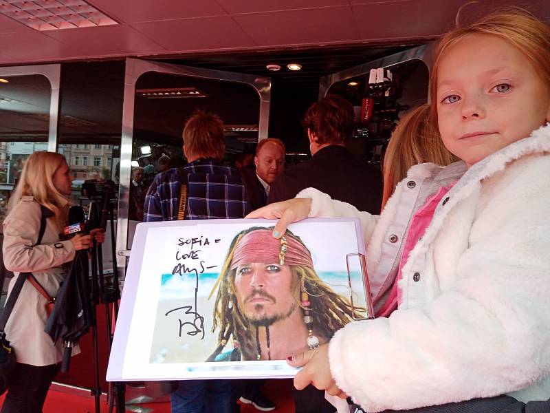 Fanynka Sofia s podepsaným "pirátem"
