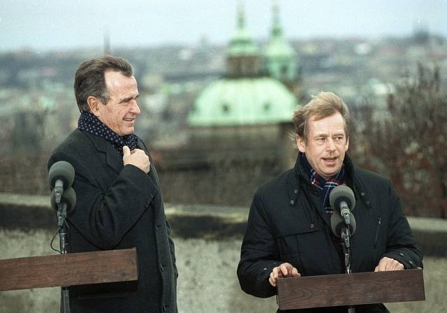 George Bush starší (vlevo) a Václav Havel.