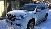 Haval H9 je luxusním modelem, který v Evropě rovněž neznáme. A upřímně doufáme, že ani nepoznáme. Na první pohled nevypadá zle, ale interiér je horší, než měla Škoda 120, nemluvě o zpracování. Ovšem jak se říká“ Jednooký mezi slepými králem…“