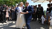 Vladimír Putin navštívil svatbu rakouské ministryně zahraničí Karin Kneisslové.