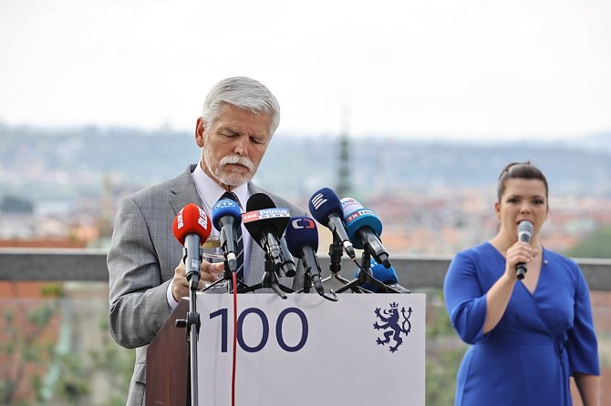 Markéta Řeháková během tiskové konference Petra Pavla.