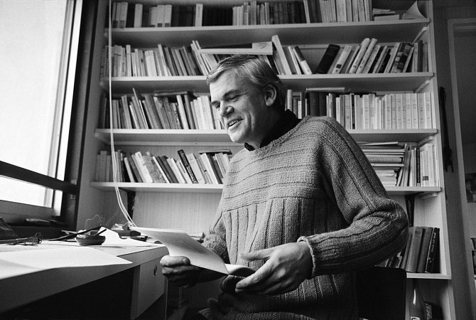 Milan Kundera zemřel 12. července po dlouhé nemoci ve svém bytě v Paříži