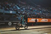 Libor Podmol předváděl v Rakousku akrobatické kousky s dakarským motocyklem
