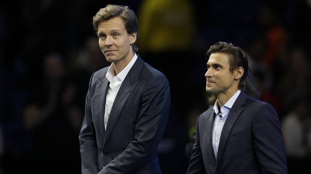 Tomáš Berdych a Španěl David Ferrer při londýnské rozlučce