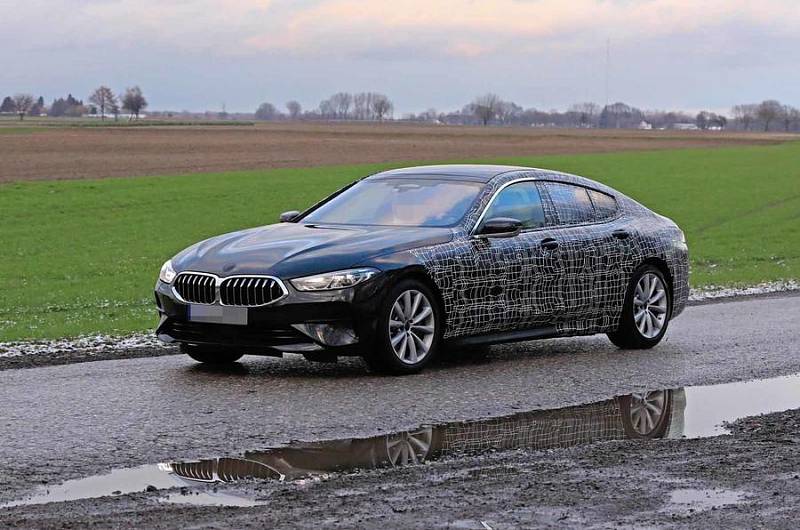 Zamaskovná testovací mula BMW řady 8 Gran Coupé.