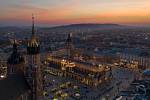 Krakov, noční pohled na hlavní náměstí Rynek Glowny