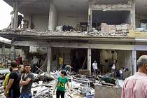 Při dvou bombových útocích v syrské provincii Homs dnes zahynulo 12 civilistů.
