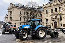 Traktory a další stroje při protestech zemědělců v Praze - 7. března 2014