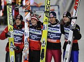 Rakušané vyhráli skoky na lyžích družstev. Zleva Gregor Schlierenzauer, Thomas Morgenstern, Martin Koch a Wolfgang Loitzl.