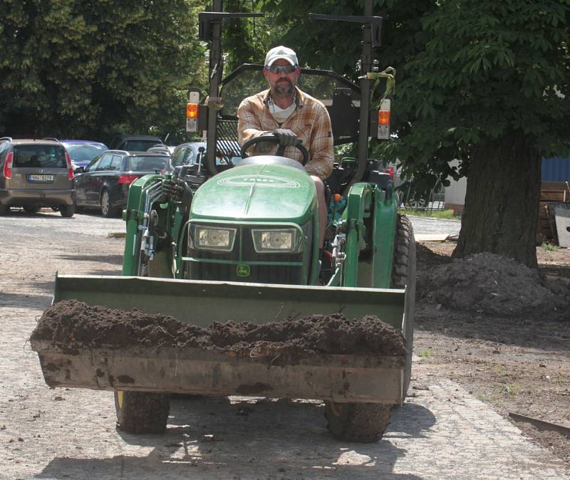 Z desetibojaře Tomáše Dvořáka se stal zahradník.