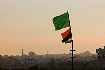 Vlajky hnutí Hamás a Palestiny. Ilustrační foto.