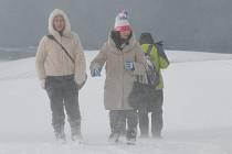 Nejméně pět lidských životů a více než 100 zraněných si dnes v Japonsku vyžádal nenadálý pokles teplot a husté sněžení. 