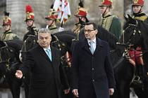 Polský premiér Mateusz Morawiecki na schůzce s maďarským premiérem Viktorem Orbánem v Budapešti. Archivní snímek