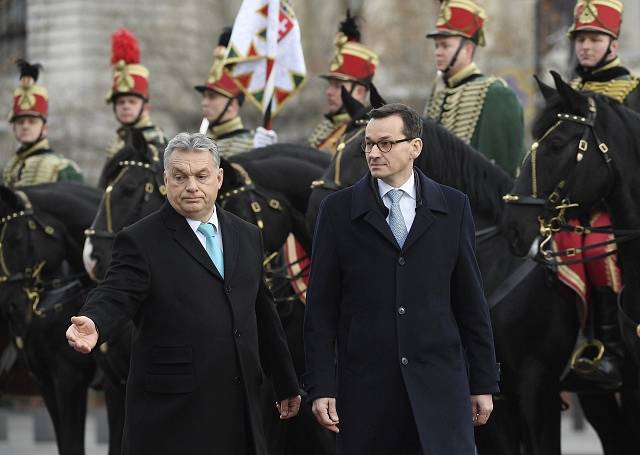 Polský premiér Mateusz Morawiecki na schůzce s maďarským premiérem Viktorem Orbánem v Budapešti