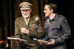 Karel Heřmánek ml. a Petr Pospíchal v originálním nastudování shakespearovské komedie Mnoho povyku pro nic, která se odehrává v Anglii za druhé světové války.