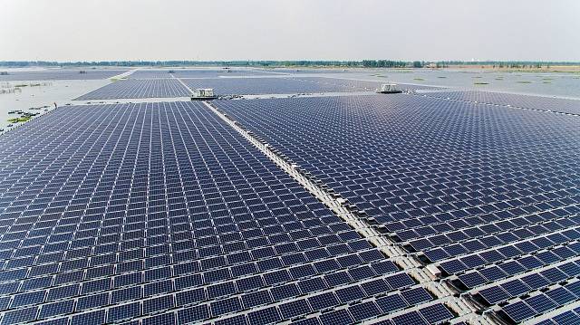 Unikátní plovoucí solární systém