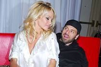 Pamela Andersonová se rozvedla celkem šestkrát. Mimo jiné i s Rickem Salomonem. 