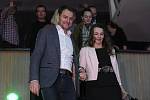 Předseda hnutí Obyčejní lidé a nezávislé osobnosti (OLaNO) Igor Matovič a jeho žena Pavlína přicházejí do volebního štábu v Trnavě.