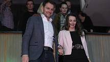 Předseda hnutí Obyčejní lidé a nezávislé osobnosti (OLaNO) Igor Matovič a jeho žena Pavlína přicházejí do volebního štábu v Trnavě.