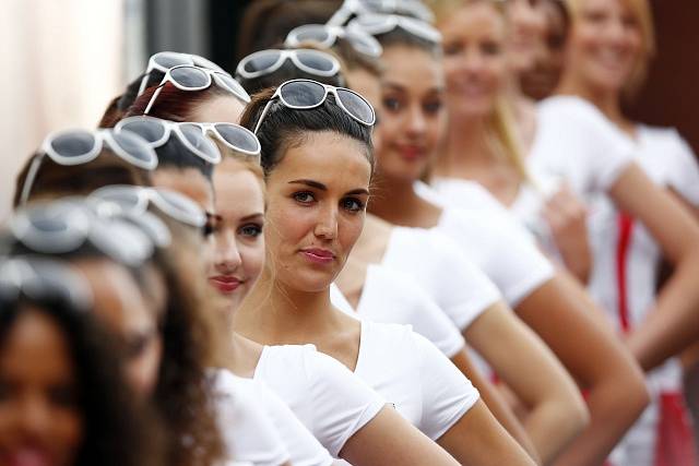 Velká cena Monaka: Tzv. grid girls