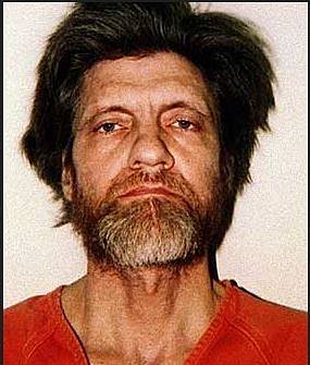 Vrah Theodore Kaczynski, známý jako Unabomber, rozesílal po USA bomby. Jeho foto bylo na billboardu s nápisem: “Já věřím v globální oteplování. A vy?”